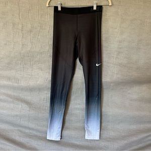 Women’s NikePro Hyperwarm Leggings